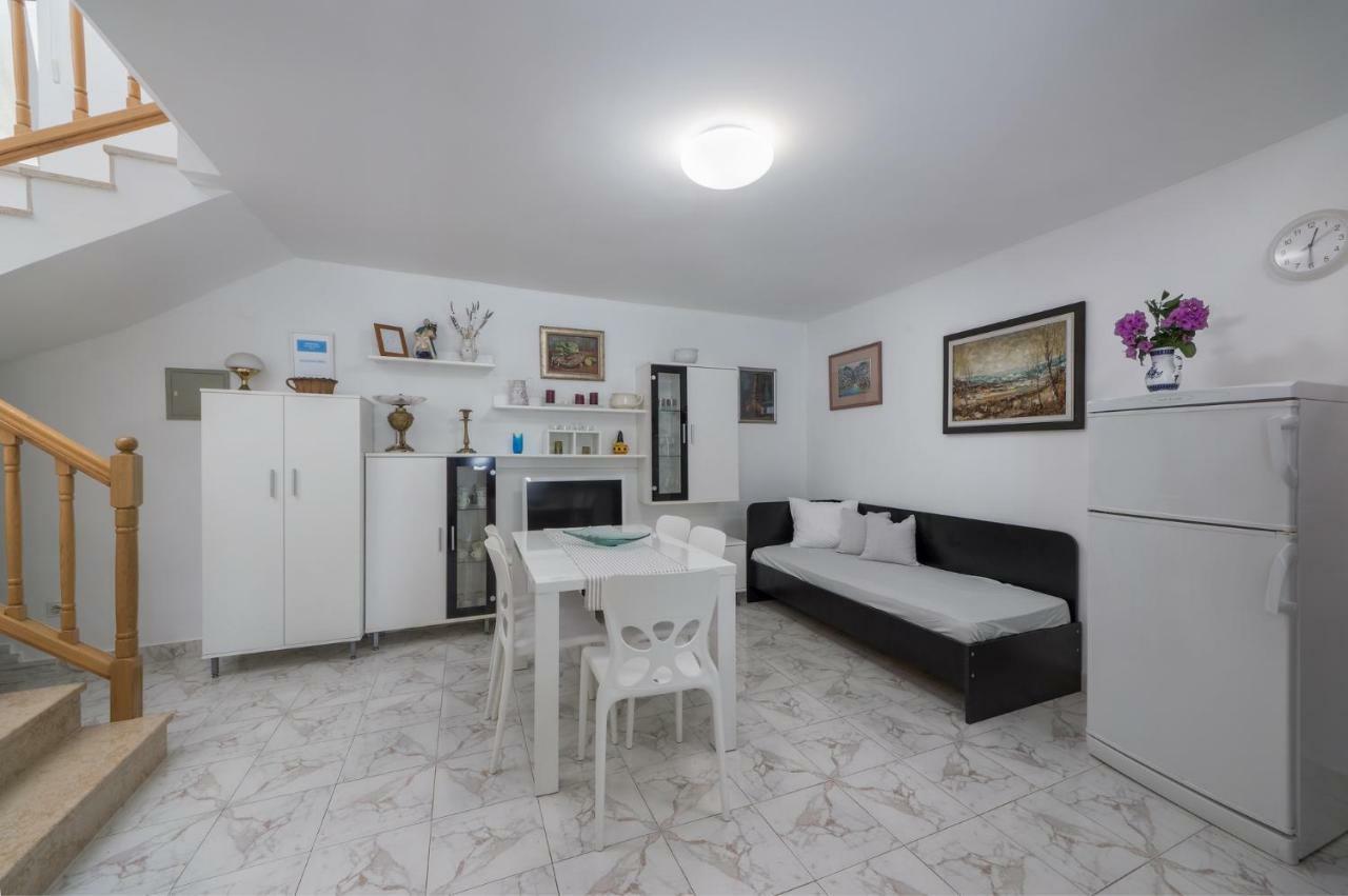 Rafaj Apartman *